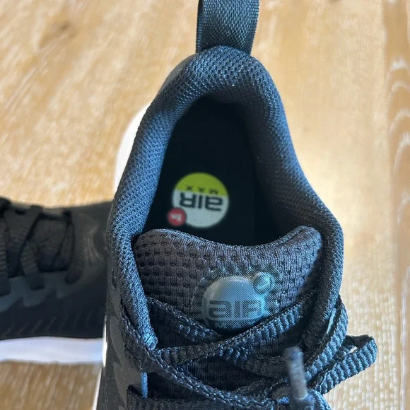 Nike Women's Air Max Nuaxis Shoes - Picture 3 of 7